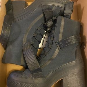 Women's CONVERSE Chuck All Star GR82 SZ 7 Boots Shoes Platform 563468C